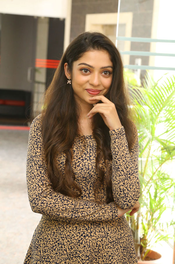 varsha-bollamma-stills-5-12.jpg