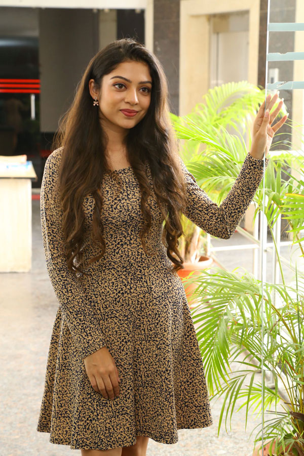 varsha-bollamma-stills-5-19.jpg