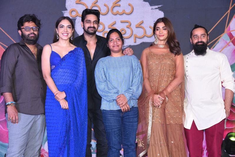 varudu-kaavalenu-sangeeth-event-2.jpg