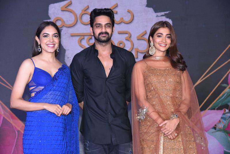 varudu-kaavalenu-sangeeth-event-3.jpg
