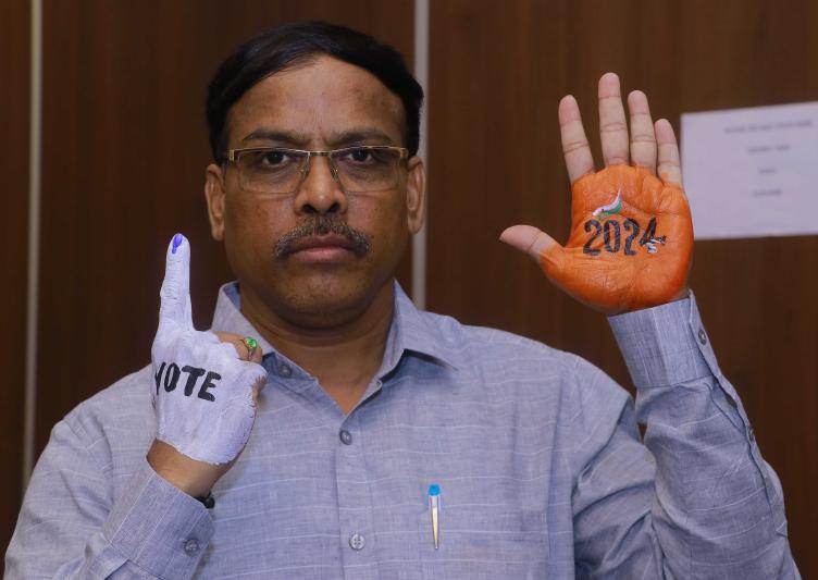 vasavi-club-of-buddhapurnima-organised-govote-10.jpg