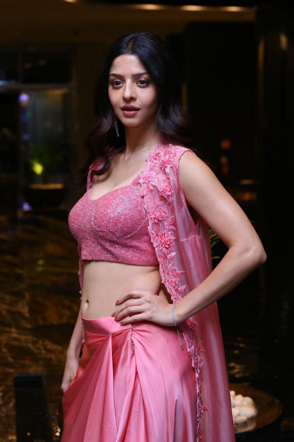 vedika-stills-2-10.jpg