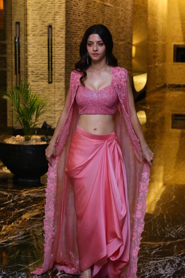 vedika-stills-2-36.jpg