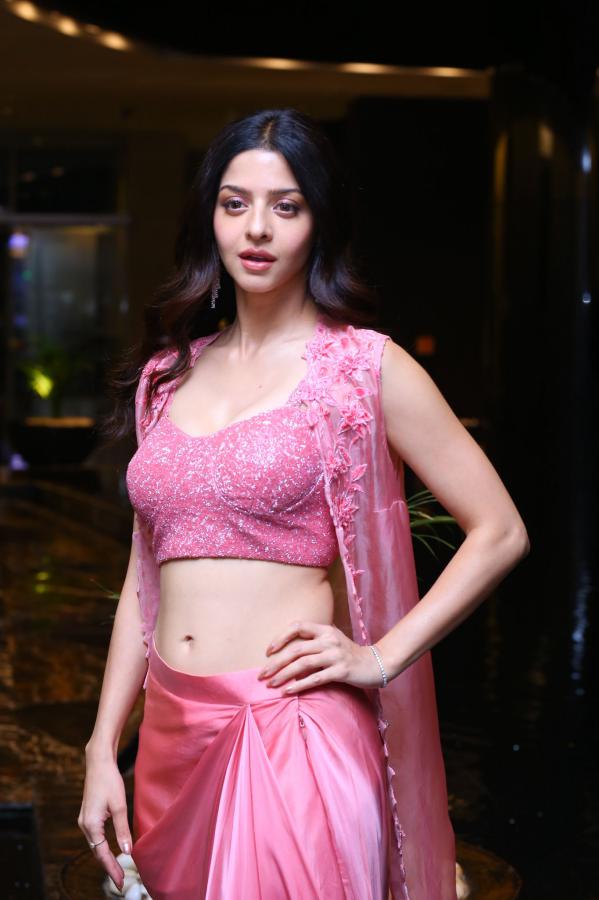 vedika-stills-2-9.jpg