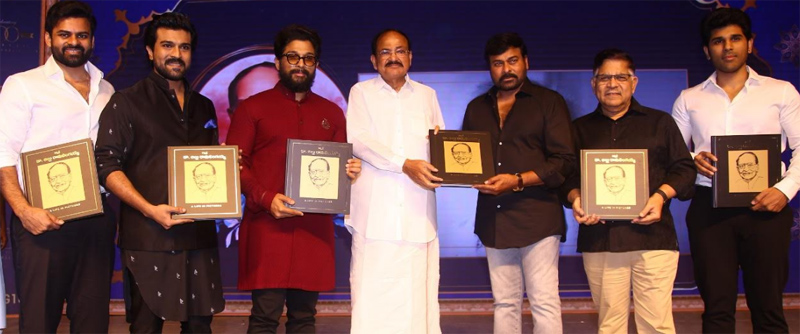 venkaiah-naidu-launch-allu-ramalingaiah-book-2.jpg