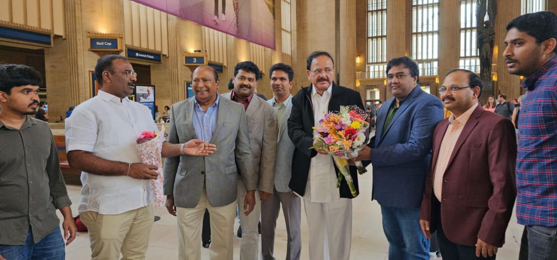 venkaiah-naidu-receives-grand-welcome-to-tana-leaders-7-jul-2023-6.jpg