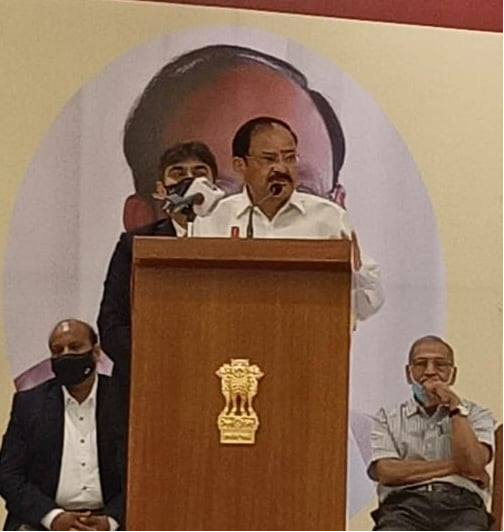 vice-president-launch-palla-venkanna-nnursery-biography-book-5.png