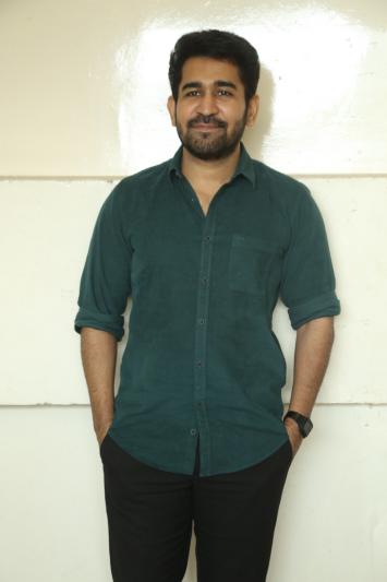 vijay-antony-stills-2-2.jpg