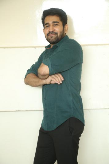 vijay-antony-stills-2-4.jpg