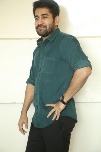 vijay-antony-stills-2-6.jpg