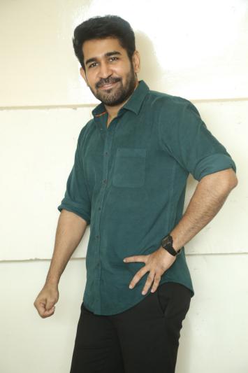 vijay-antony-stills-2-8.jpg