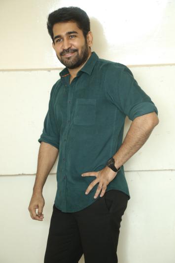 vijay-antony-stills-2-9.jpg