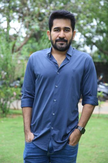 vijay-antony-stills-2.jpg