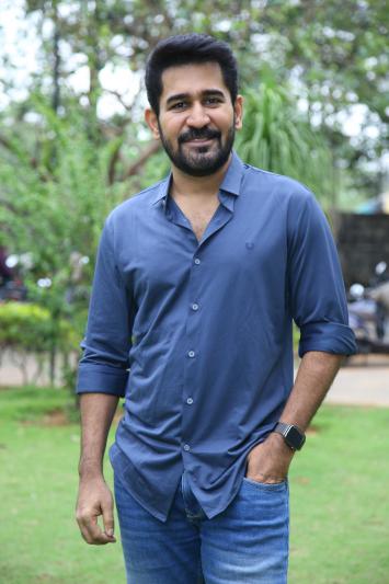 vijay-antony-stills-5.jpg