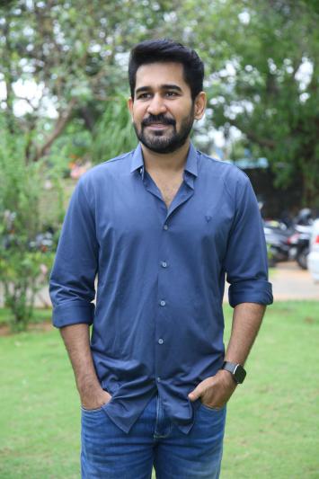 vijay-antony-stills-7.jpg