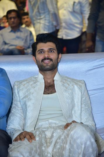 vijay-deverakonda-stills-3-11.jpg