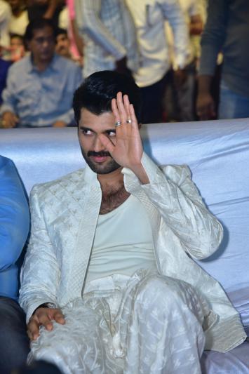 vijay-deverakonda-stills-3-9.jpg