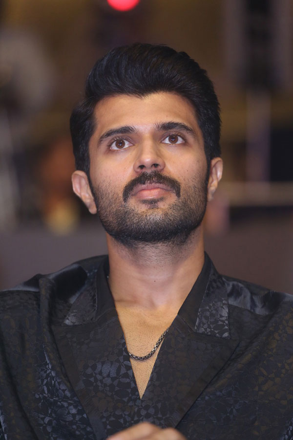 vijay-deverakonda-stills-4-11.jpg