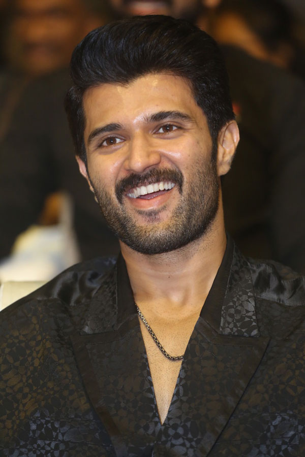 vijay-deverakonda-stills-4-12.jpg