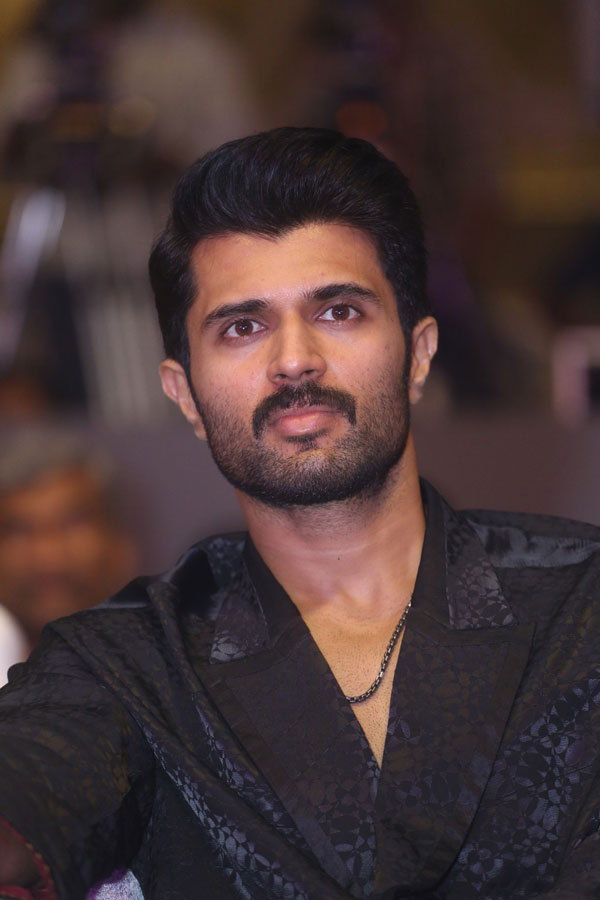 vijay-deverakonda-stills-4-13.jpg