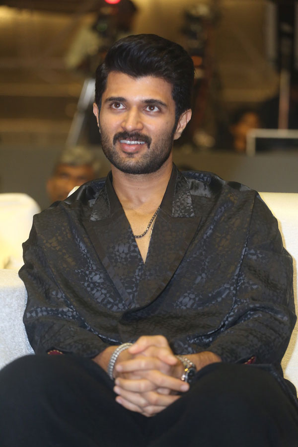 vijay-deverakonda-stills-4-14.jpg