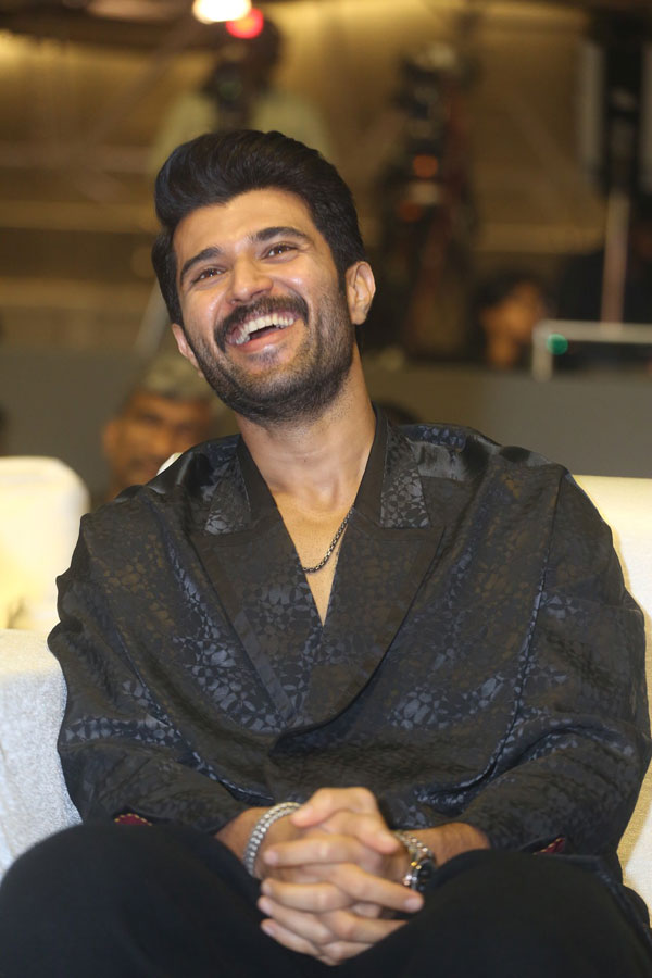 vijay-deverakonda-stills-4-15.jpg