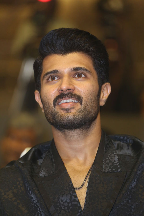 vijay-deverakonda-stills-4-9.jpg