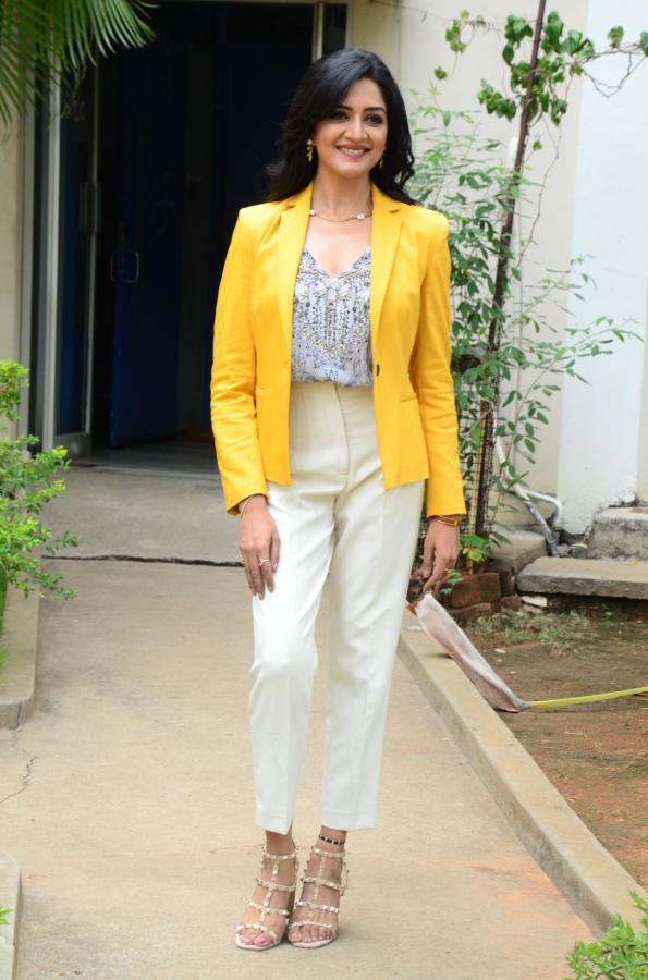 vimala-raman-stills-17.jpg