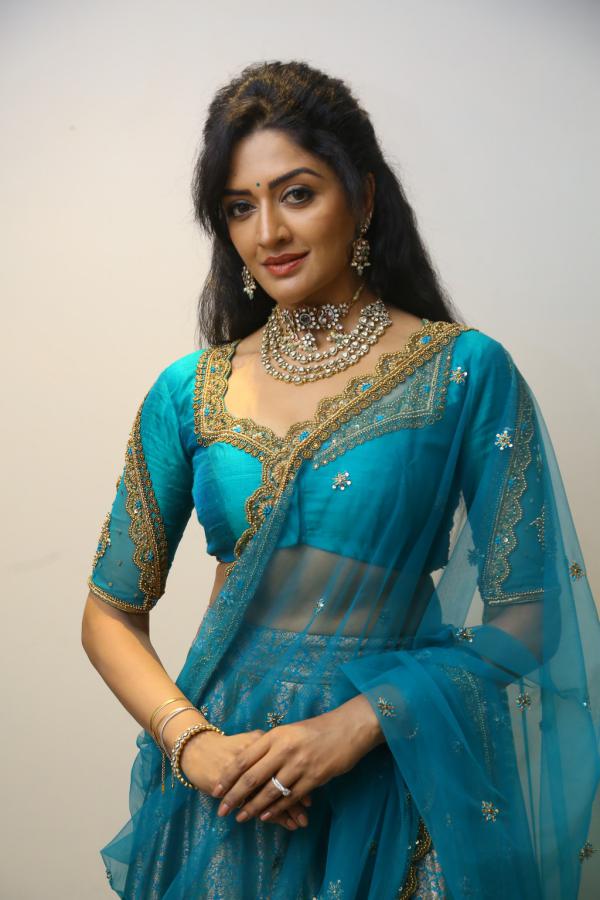 vimala-raman-stills-2-10.jpg