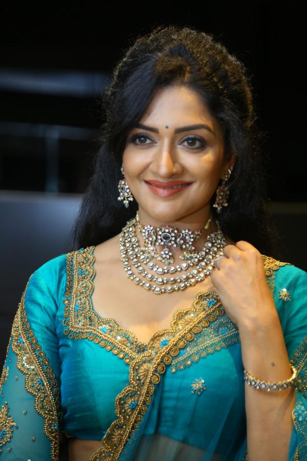 vimala-raman-stills-2-2.jpg