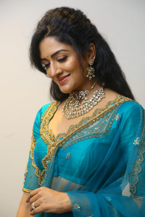 vimala-raman-stills-2-3.jpg