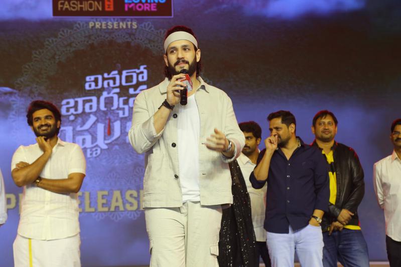 vinaro-bhagyamu-vishnu-katha-movie-pre-release-11.jpg