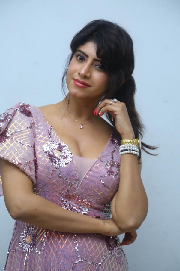 vindhya-thivari-stills-4.jpg