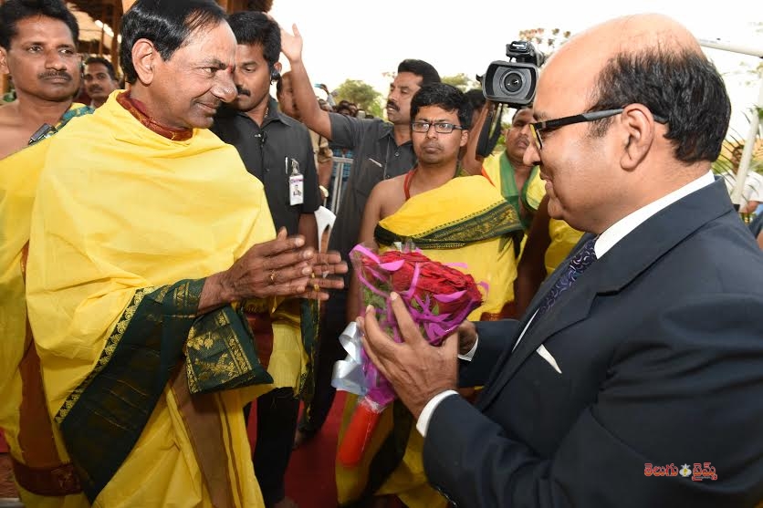 Celebrities at KCR Ayutha Chandi Yagam