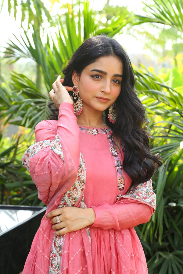 vishaka-stills-12.jpg