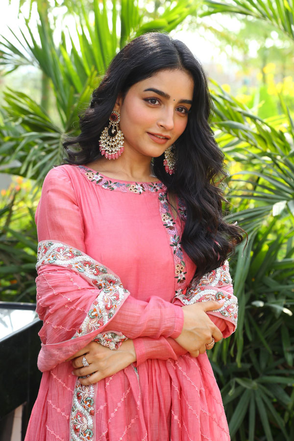 vishaka-stills-13.jpg