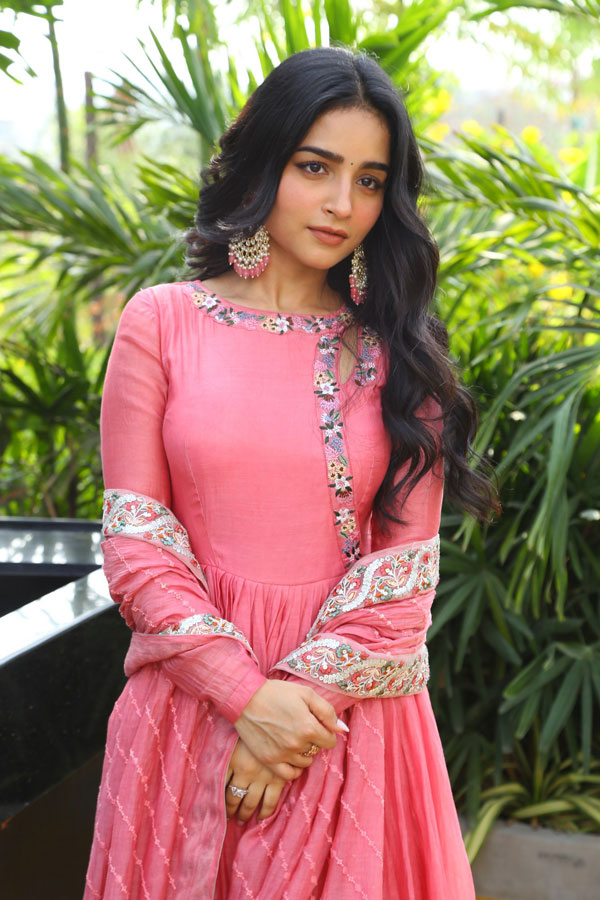 vishaka-stills-15.jpg