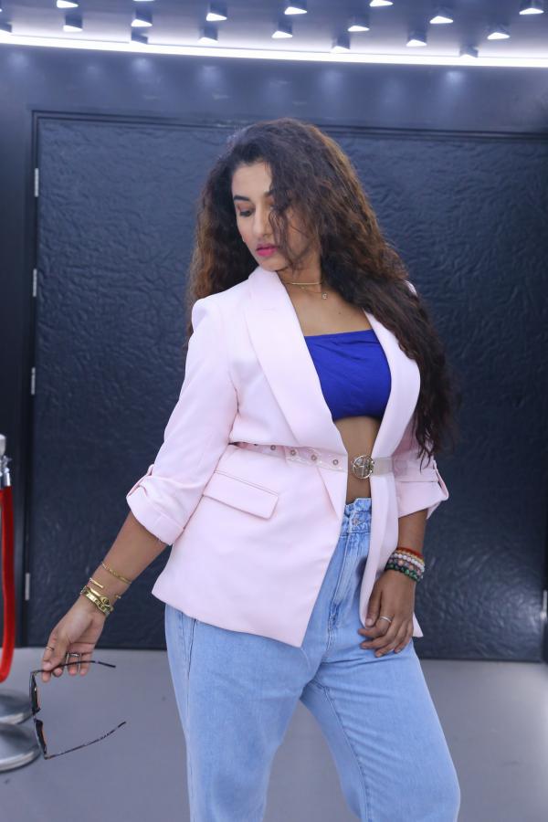 vishnupriya-stills-13.jpg