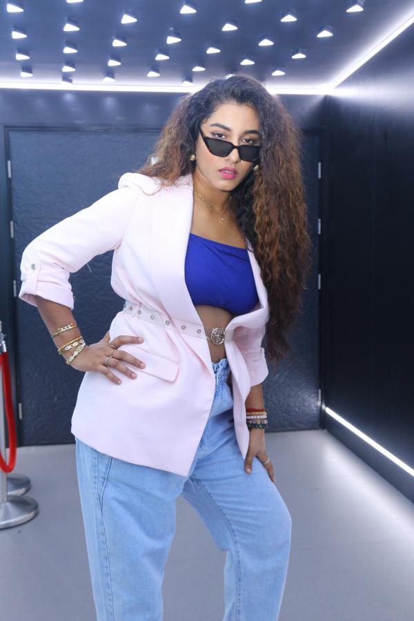 vishnupriya-stills-14.jpg