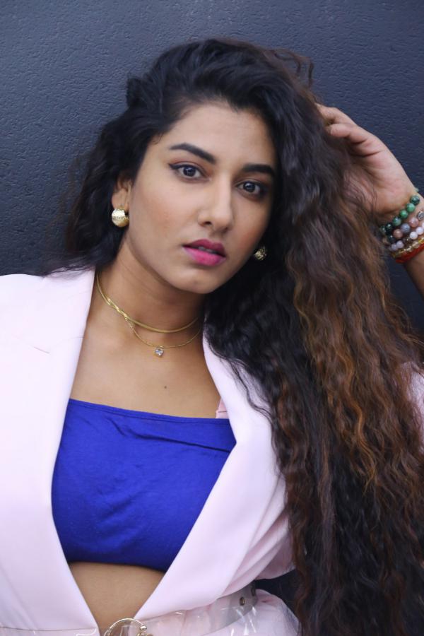vishnupriya-stills-17.jpg