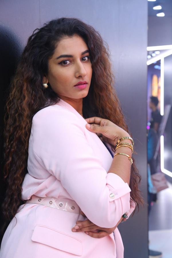 vishnupriya-stills-18.jpg