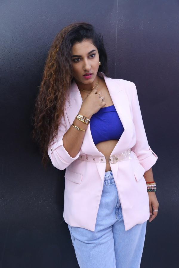 vishnupriya-stills-19.jpg