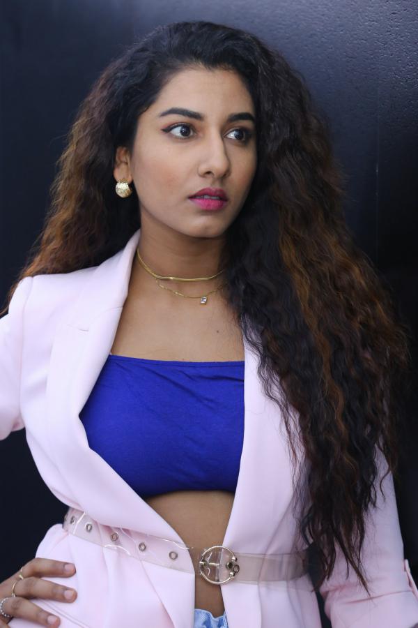 vishnupriya-stills-2.jpg