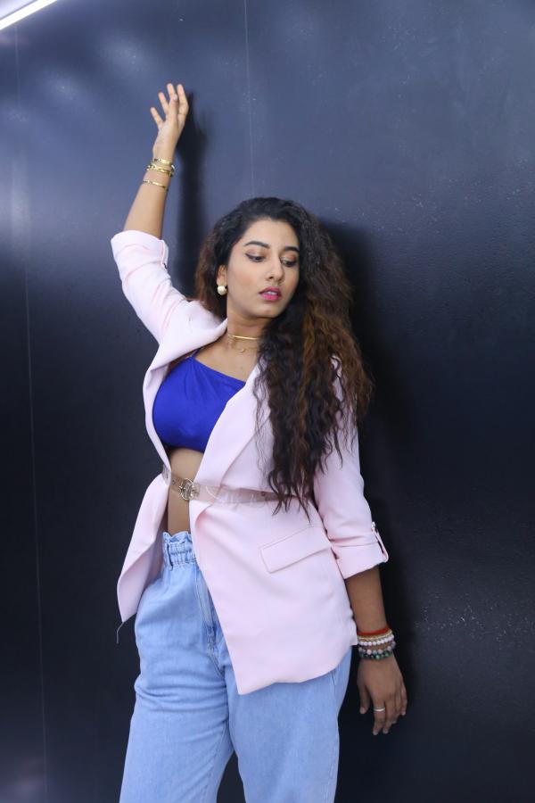 vishnupriya-stills-3.jpg