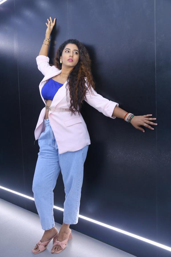 vishnupriya-stills-4.jpg