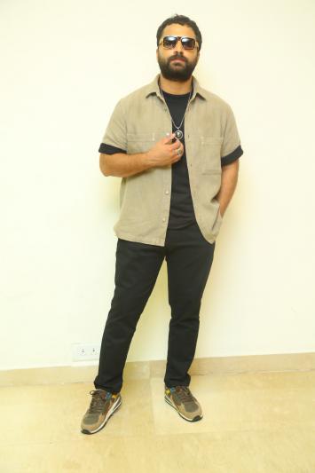 vishwak-sen-stills-2-15.jpg