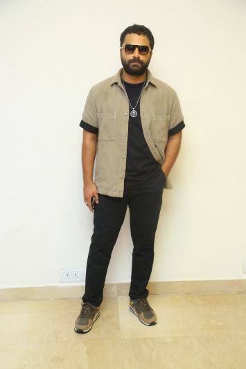 vishwak-sen-stills-2-4.jpg