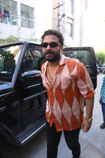 vishwak-sen-stills-3-5.jpg