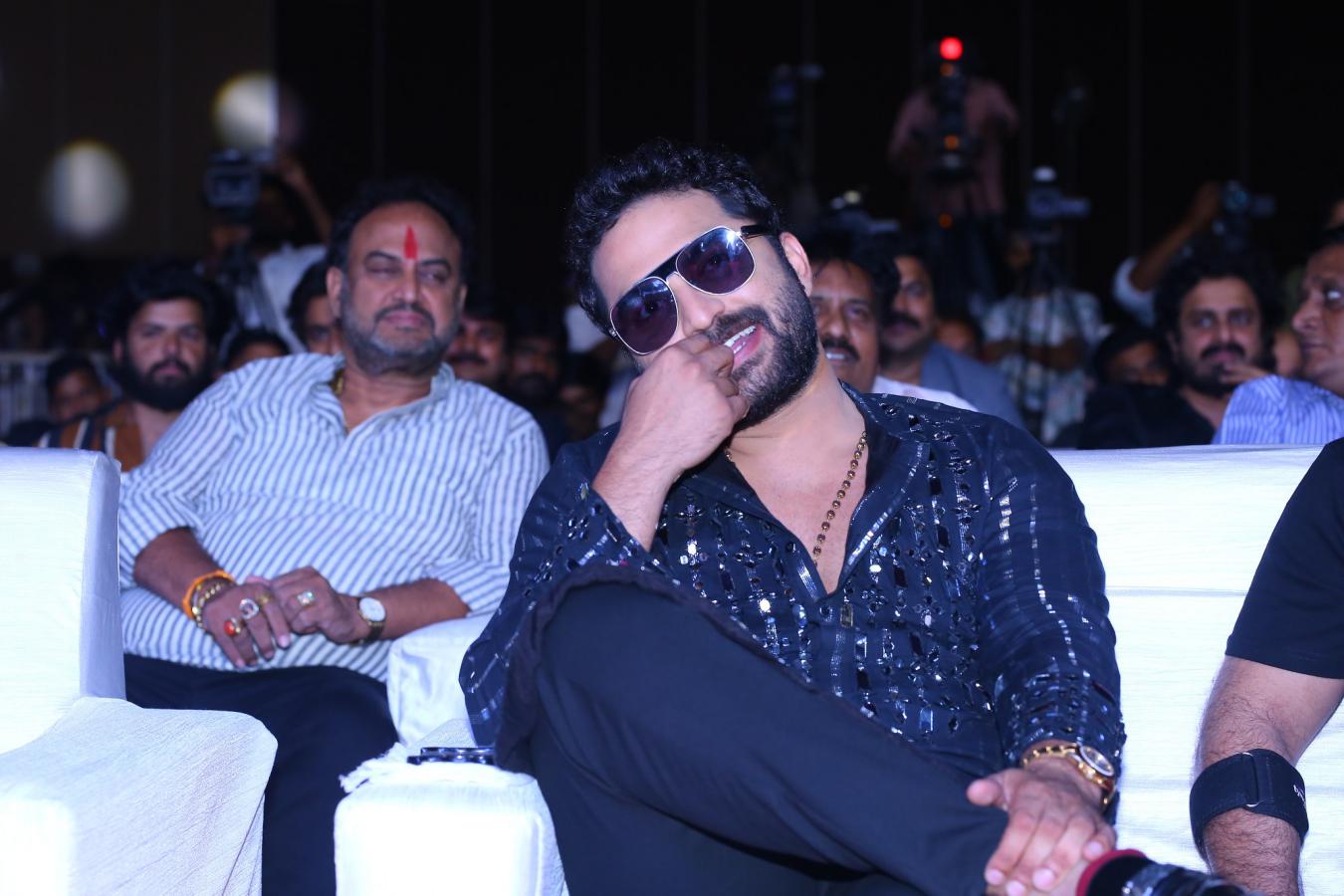 viswaksen-stills-2-16.jpg