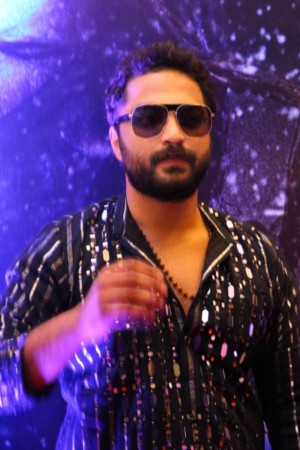 viswaksen-stills-2-3.jpg